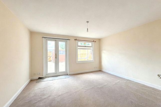 85 Taunton Road, Romford photo 2