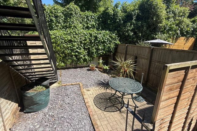 11b, Trafalgar Avenue, London photo 4
