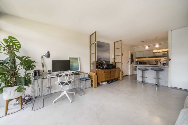 Flat 24, John Trundle Court, Barbican, London photo 2