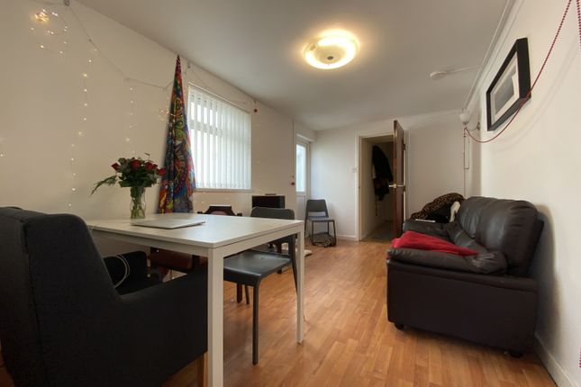 5-bed terraced on 41, Flora Street, Cardiff, £2,625/mo