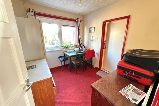 12, David Avenue, Leicester photo 4