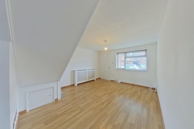 23, Gillcrest, Fareham photo 2