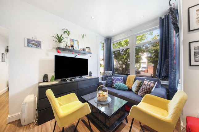 61 Lytton Road, London photo 3