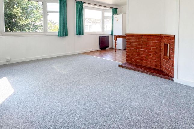 5 Aldingbourne Park, Hook Lane, Chichester photo 2
