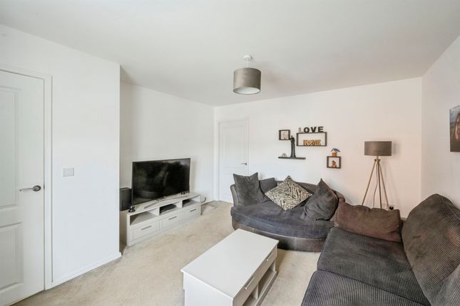 15, Hawk Drive, Doncaster photo 4