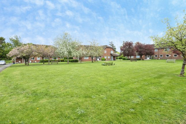 43, Ruskin Court, Newport Pagnell photo 2
