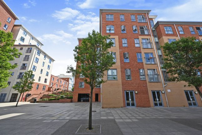 Flat for sale in Moulsford Mews, Reading