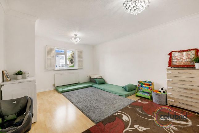 32A, Elsenham Crescent, Basildon photo 3