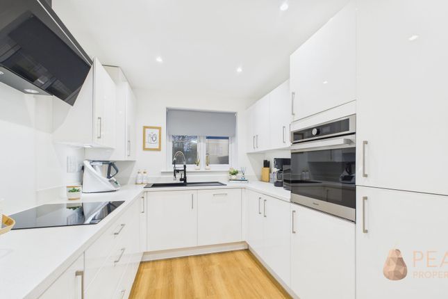3 Lavender Close, Worthing photo 3