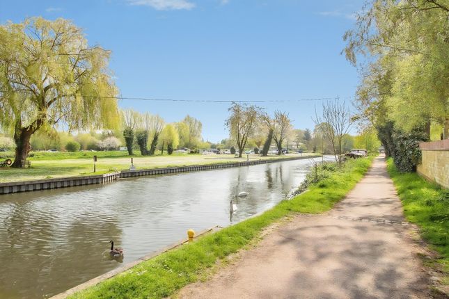 185, River Meads, St Margarets photo 4