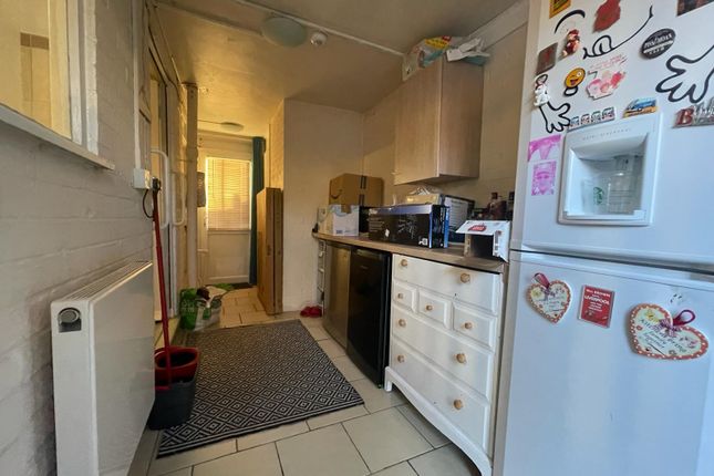 70, Seymour Close, Coventry photo 3