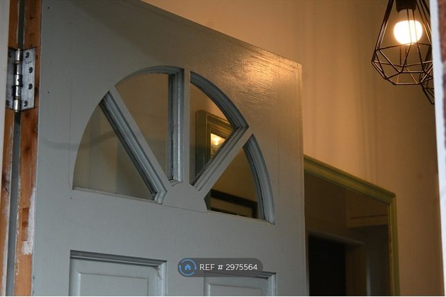 Flat, Parrs Wood Court Wilmslow Road, Manchester photo 3