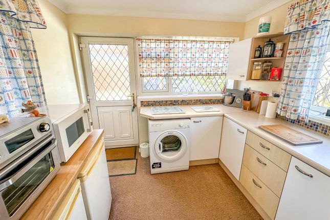 104, Rowlett Road, Corby photo 3