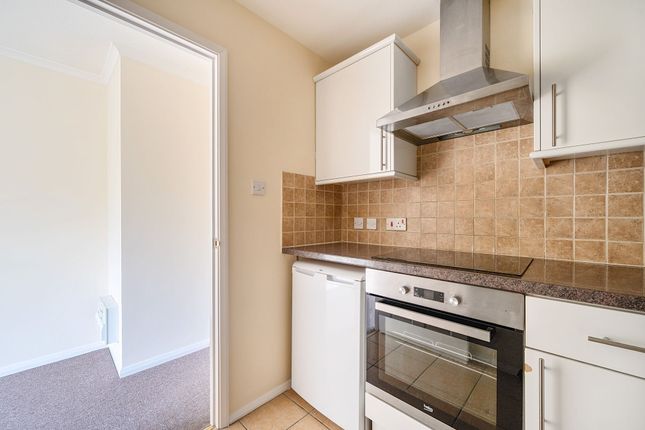 12 Tudor Court Old Station Way, Godalming photo 3