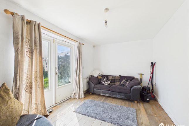 9, Calumet Road, Camborne photo 2