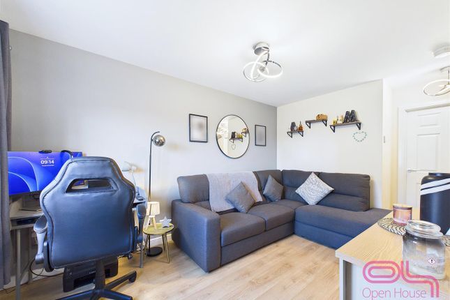 71, Osprey Drive, Burton-On-Trent photo 4