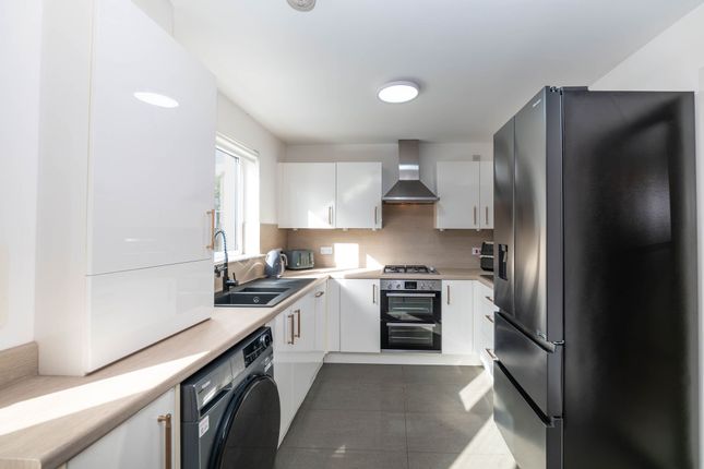 8 Wilsonville Place, Broxburn photo 4
