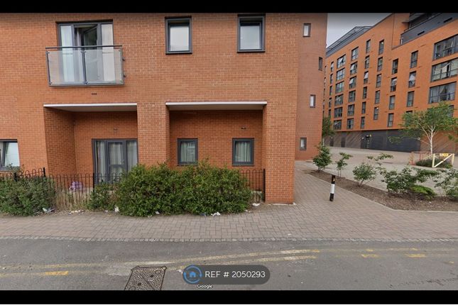 Flat to rent in The Junction, Slough