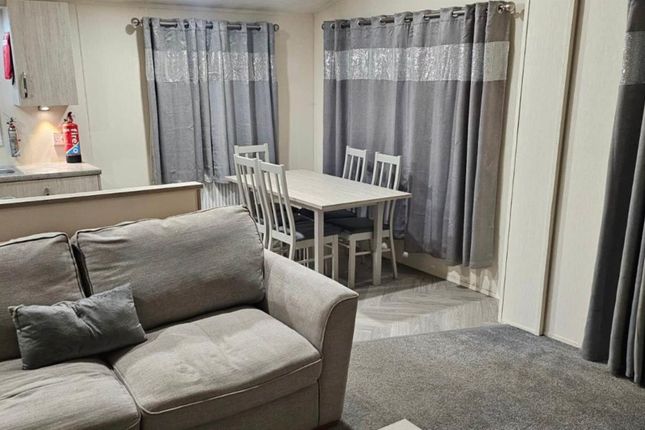 Lodge, 2020 Delta Lakeside, Hythe Road, Dymchurch photo 5