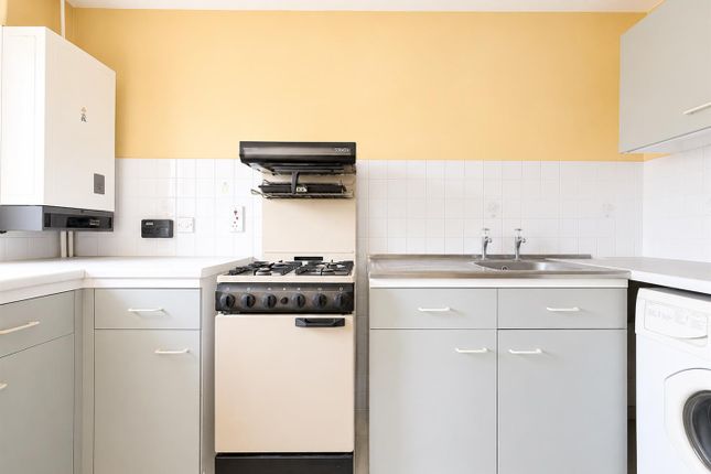 Flat 4, Hyde Court, 1A Orchard Road photo 3