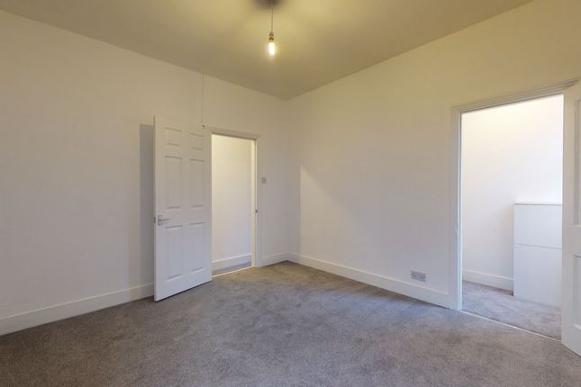 67a, Carlyle Road, Ealing photo 3