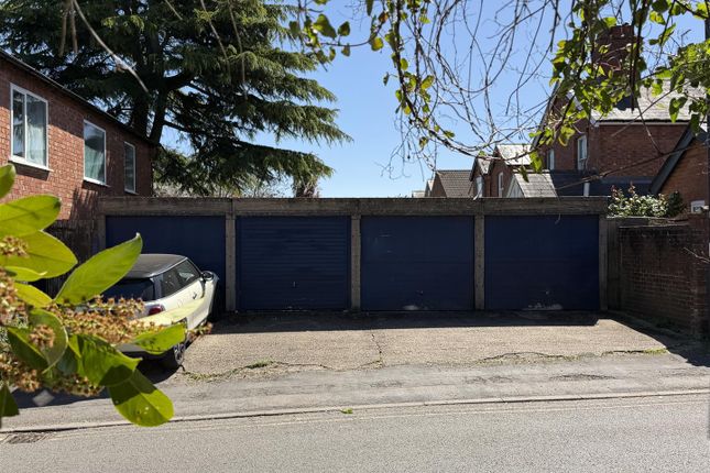 17 Priory Road, Kenilworth photo 2