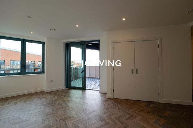 Flat 507, 20 River Apartments, Gillender Street, London photo 2
