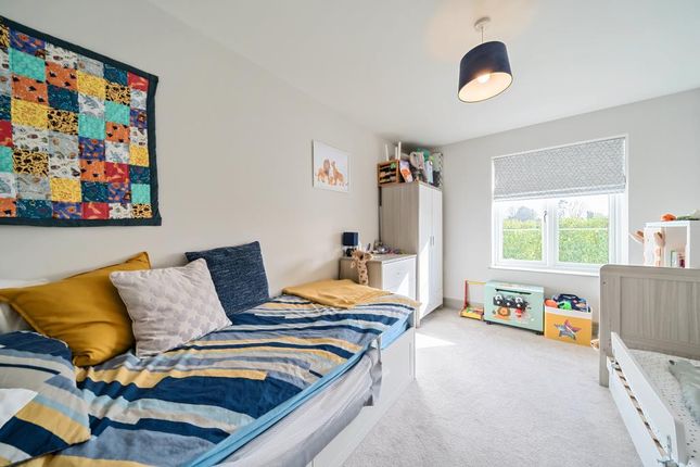 Flat for sale in Shinfield Road, Shinfield, Reading