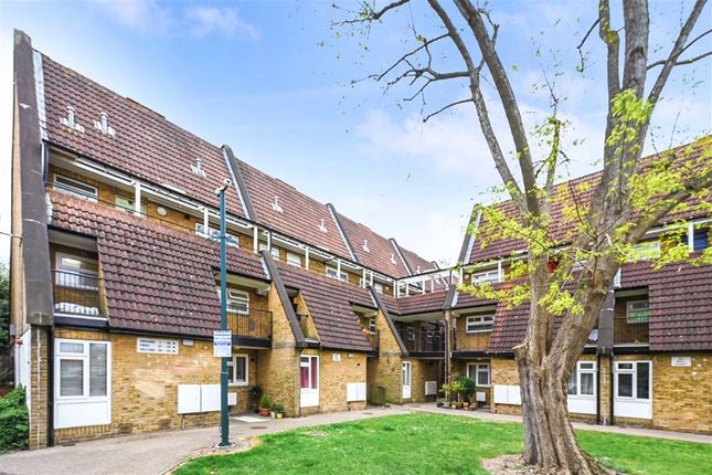 Thumbnail Flat to rent in Griffin Close, London