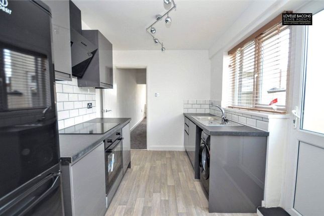 14, Haycroft Avenue, Grimsby photo 4