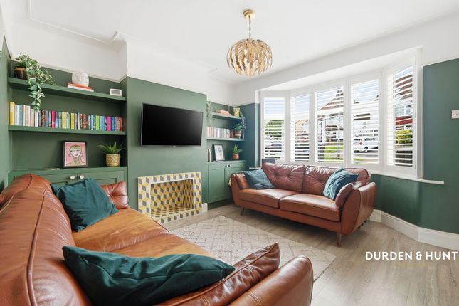 165 Englands Lane, Loughton photo 2