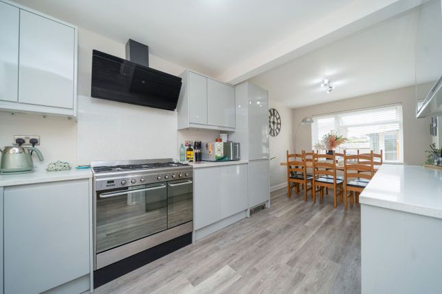 39, Beechfield Way, Hazlemere photo 4