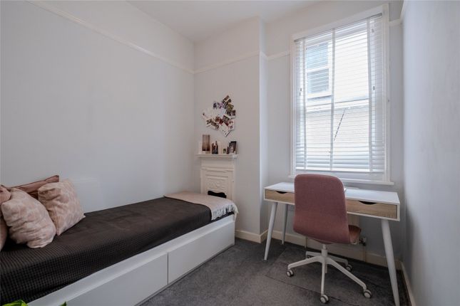 Flat for sale in Barcombe Avenue, Streatham Hill, London