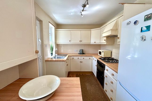 24, Whitelands, Rawdon photo 4