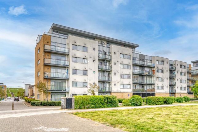Flat to rent in Warrior Close, Thamsmead, London