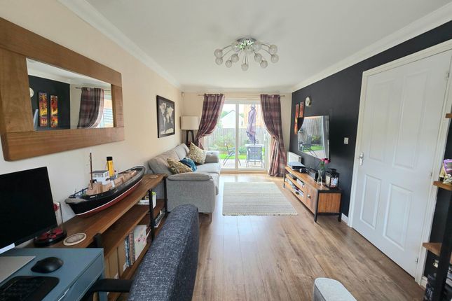 9 Underwood Place, Bridgend photo 2