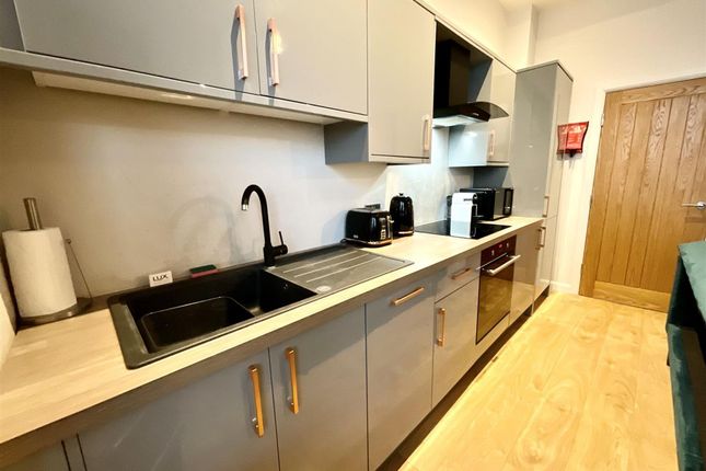 Flat 1, 128 North Marine Road, Scarborough photo 4