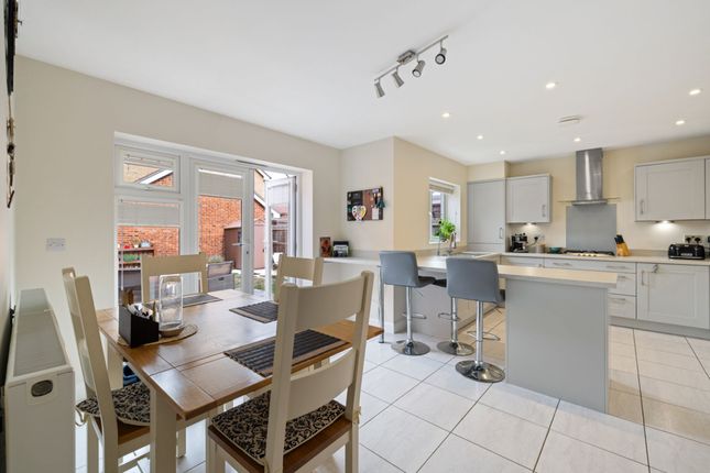27 Hammersley Drive, Aldershot photo 3