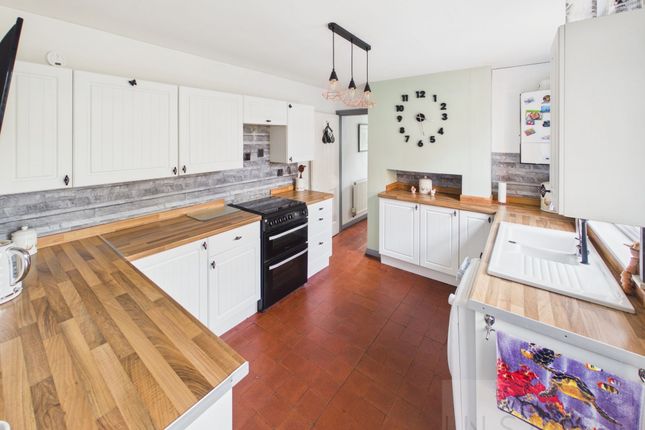 92 Albany Road, Crawley photo 4