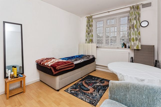 Flat 3, Warwick Court, Princes Drive, Harrow photo 4