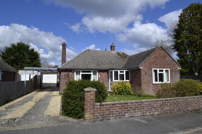 Thumbnail Bungalow for sale in Cary Close, Newbury