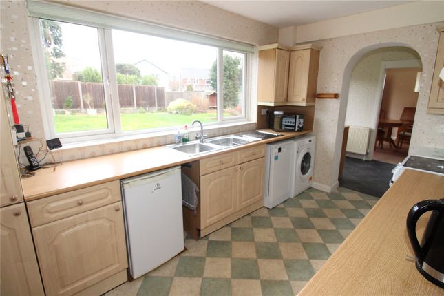 8, Bruce Close, Hampshire photo 3