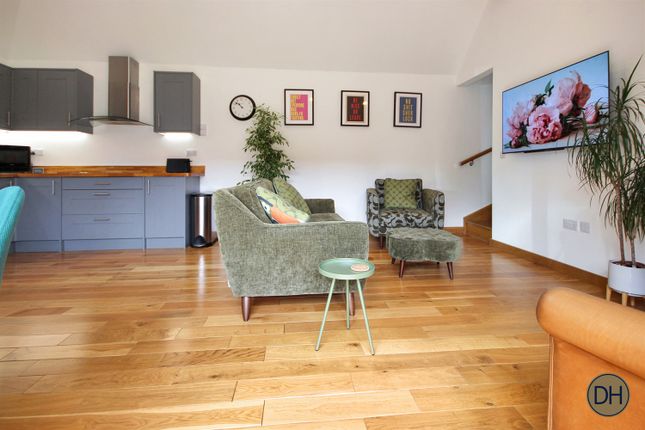 Bluebell Lodge, Threshers Bush, Harlow photo 4