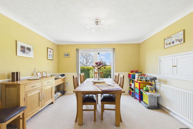 3, Barnshill Close, Crediton photo 4