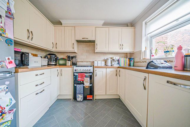 11,, Mountbatten Close, Weymouth photo 4