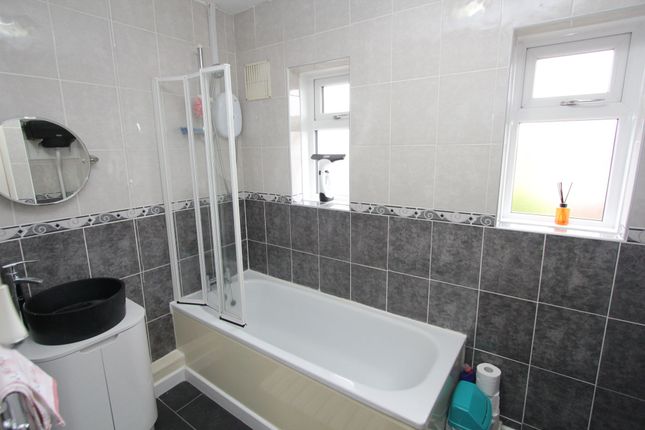 4 Sycamore Avenue, Barry photo 3