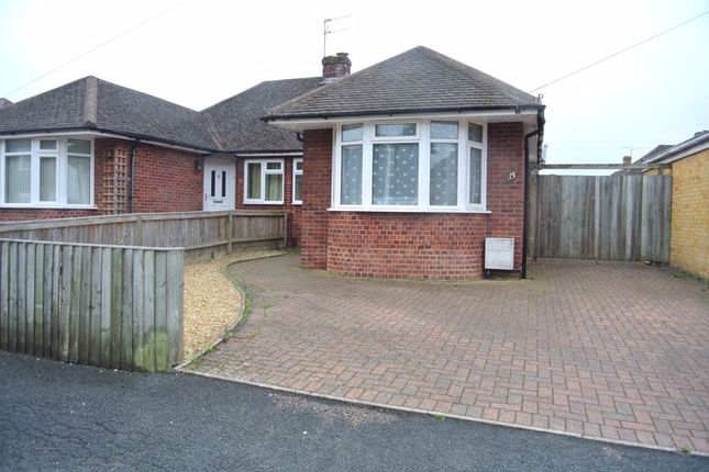 Thumbnail Bungalow to rent in Horsbere Road, Hucclecote, Gloucester