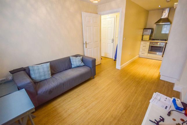 6, Library Terrace, Dursley photo 2