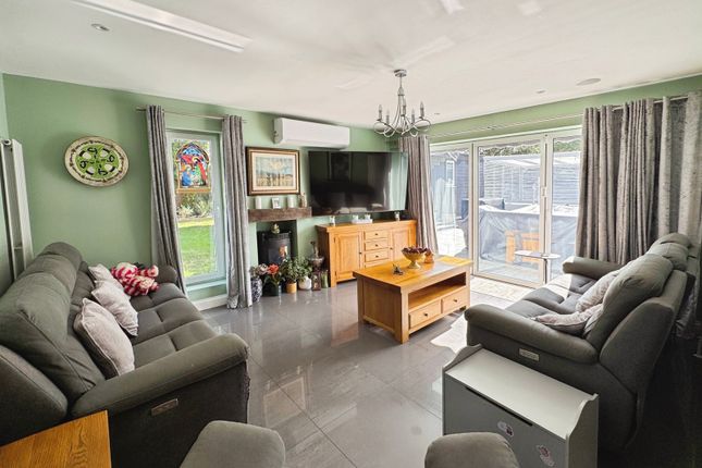 8, Frampton Close, Reading photo 3