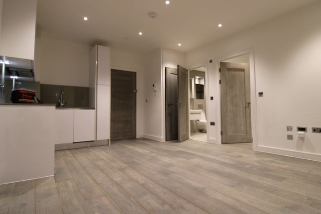 Flat 11, The Coppice, The Grove, Slough photo 2